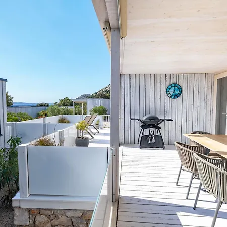 Buqez Eco - 37 And 40 ヴィラ Pakoštane